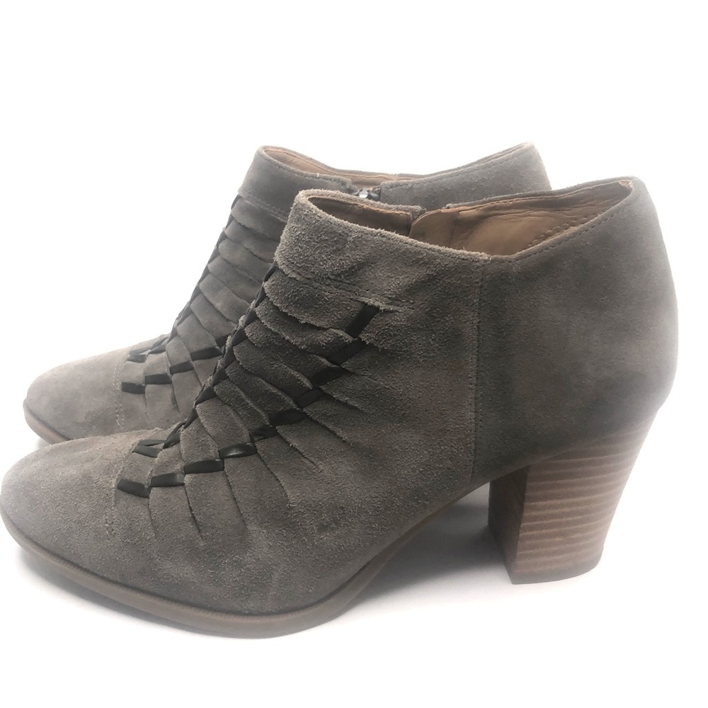 Franco Sarto -Dimona  gray suede ankle boot Sz 7 1/2. Stacked Heel.